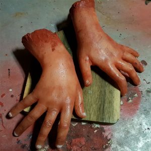 pareja manos de niño cortadas - pair severed child hands